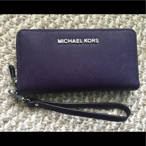 Michael Kors Handbags - Micheal Kors Wristlet